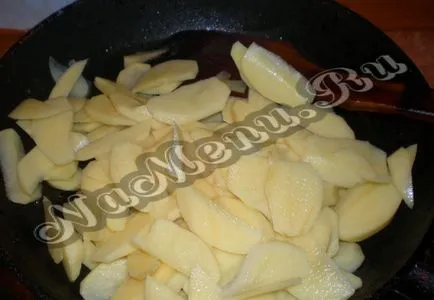 Картофи с чеснов сос