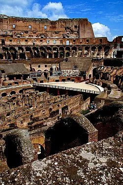 A római Colosseum, cím, nyitvatartási idő, látogatás ár, térkép, történelem, le