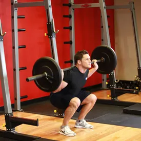 Un set de exerciții pentru sala de sport, sala de fitness pentru oameni inteligenti