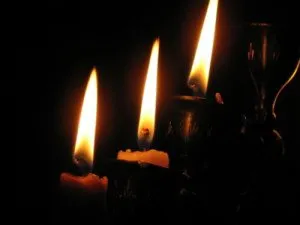 Любовта магията заклинание в действие в продължение на три свещи