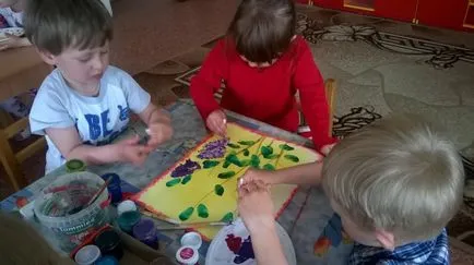 Gyerekek festék orgonát
