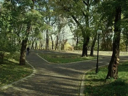 Mariinszkij Park, hova menjen, mit látni, ahol pihenni Kijevben
