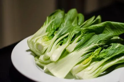 Descrierea bok choy de frunze de varză chinezească, proprietăți medicinale în medicina populară,