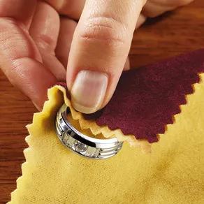 Как да се чисти сребърни бижута обеци, пръстени