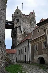 Независимо достигне pernstejn замъци, Локет, Кост и Karlstejn