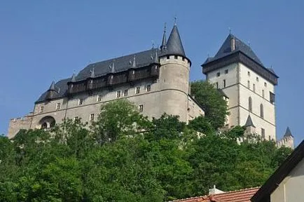 Независимо достигне pernstejn замъци, Локет, Кост и Karlstejn