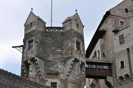 Независимо достигне pernstejn замъци, Локет, Кост и Karlstejn