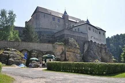 Независимо достигне pernstejn замъци, Локет, Кост и Karlstejn