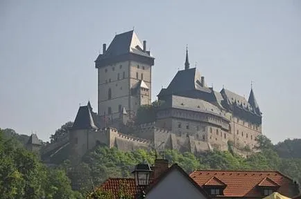 Независимо достигне pernstejn замъци, Локет, Кост и Karlstejn