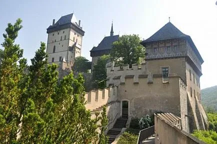 Независимо достигне pernstejn замъци, Локет, Кост и Karlstejn