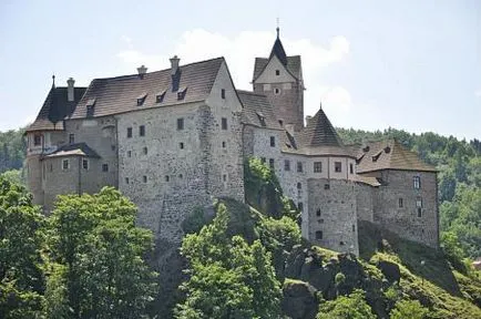 Независимо достигне pernstejn замъци, Локет, Кост и Karlstejn