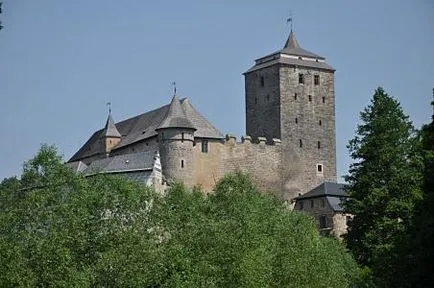 Независимо достигне pernstejn замъци, Локет, Кост и Karlstejn