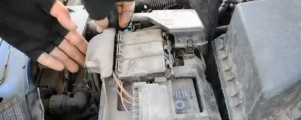 Премахването на батерията от Skoda Fabia, нюансите, видео