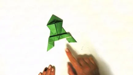 Hogyan készítsünk egy origami béka papírból saját kezűleg