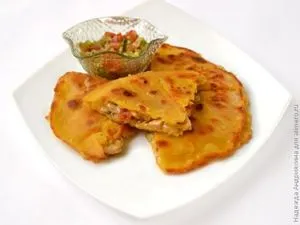 Quesadilla cu carne de pui și legume