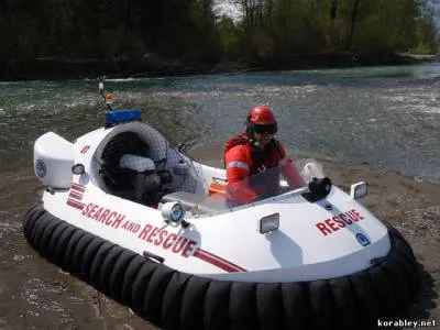 Légpárnás «neoteric hovertrek»