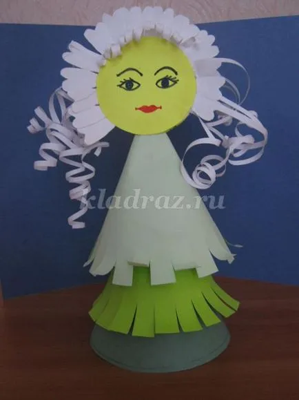 Doll, изработена от цветна хартия със собствените си ръце