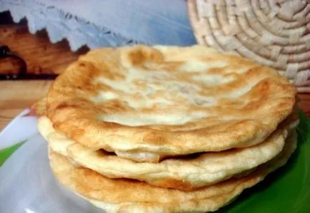 Tortilla és a sajt egy serpenyőben a különböző receptek fotókkal