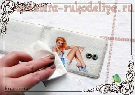 master-class pe decupaj carte de piele titular pin-up