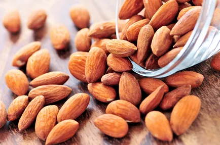 Almond ползи и вреди - полезните свойства на бадемово масло