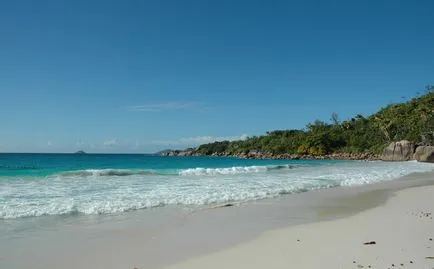 Praslin Island (Praslin) - a második legnagyobb sziget a Seychelle