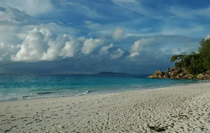 Praslin Island (Praslin) - a második legnagyobb sziget a Seychelle