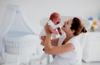 Miért 2 hónapos baba nem alszik a nap folyamán - mi okozza, és mit kell tenni