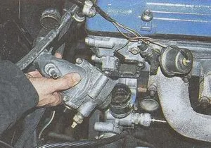 Проверка и подмяна на термостата с автомобил Волга ГАЗ 31105