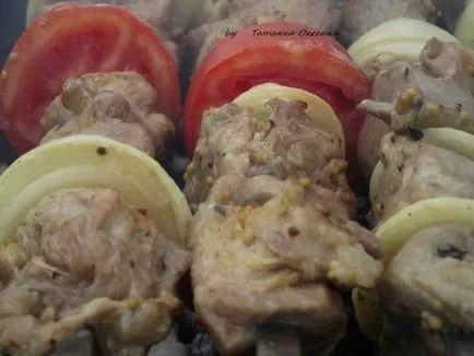 Frigarui de carne de porc în sos de miere-ceapa, se pregătească mental