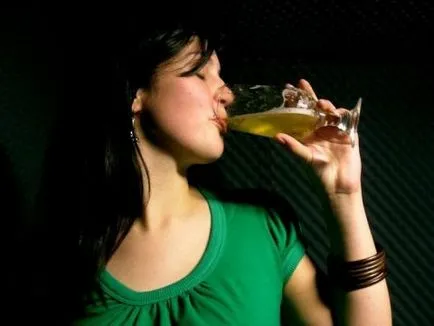 Simptomele de semne precoce alcoolism si de sex feminin, în funcție de persoana