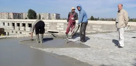 Наклонът на плосък покрив склон има минимален в съответствие с общоприетите стандарти