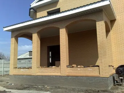 construcție verandă acoperită și decorațiuni interioare, Nasha besedka