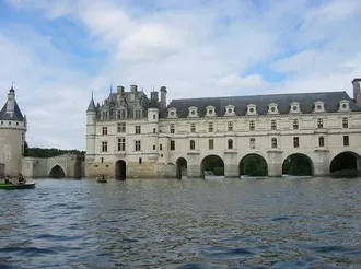 A Loire menti kastélyok Chambord, Chenonceau, Villandry, Blois, Amboise