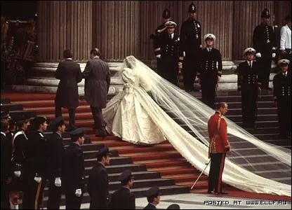 15 Известни сватбена рокля (60 снимки)