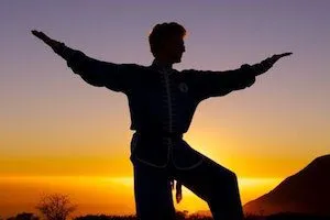 6 Exercitii de qigong pentru spate si a coloanei vertebrale