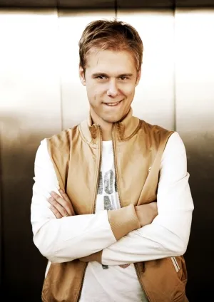 Armin Van Buuren szereti és szereti, kozmopolita magazin