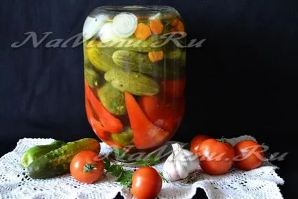 Válogatott téli paradicsom és uborka és a paprika