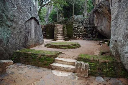 -Cetate Palatul Sigiriya, Sri Lanka (27 poze)