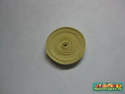 Quilling un magnet pe clasa de master frigider