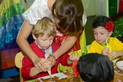 Майсторски клас по живопис торти за деца - деца в детска градина