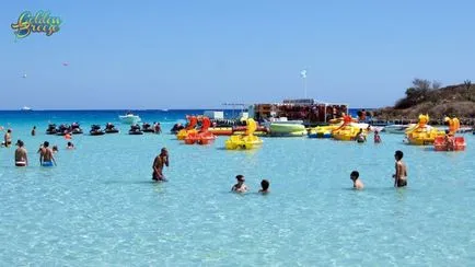 Beach Nissi Beach (Nissi strand) - egy hely a pihenésre a zenei hullám, közel a népszerű hotel