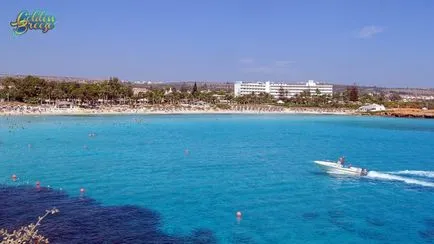 Beach Nissi Beach (Nissi strand) - egy hely a pihenésre a zenei hullám, közel a népszerű hotel