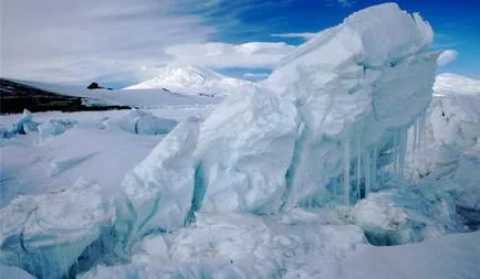 De ce Antarctica este acoperit de ghețari