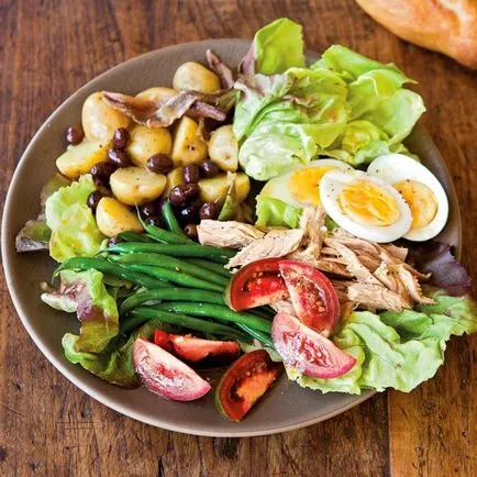 Nicoise saláta csirkével összetevőket, lépésről lépésre recept, fotó és videó