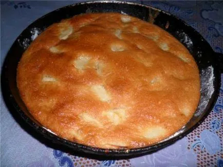 Pie a serpenyőben almával, recept a kályha nélkül sütő, egy serpenyőben a sütőben, mint a fotó