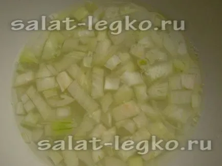 Layered салата с пиле и червено цвекло