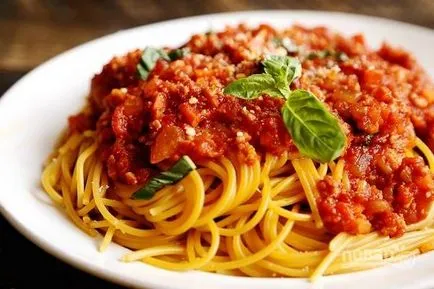 Spagetti sertés paradicsomos mártással - egy lépésről lépésre recept fotók