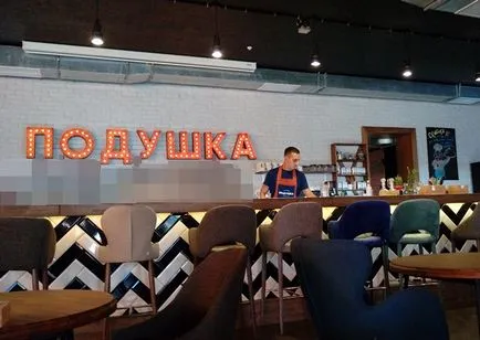 Aceeași pernă „de lucru pe bug-uri, cina la restaurante, cafenele, baruri Irkutsk