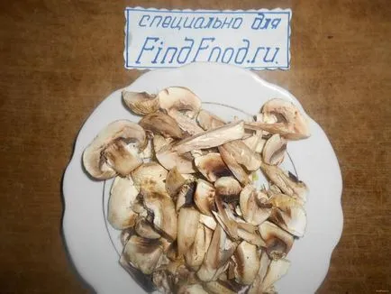 iepure înăbușit cu ciuperci in reteta de lapte cu o fotografie