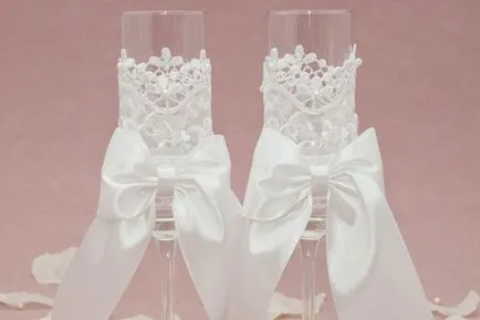 Обзавеждане на очила за сватба с ръцете си, как красиво украсяват с примери снимка